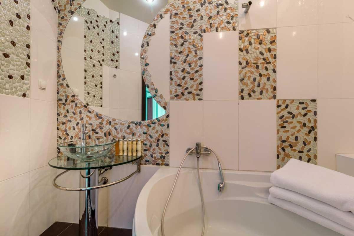 Cozy Apartment In Most City Center Dnepropetrovsk Exterior foto